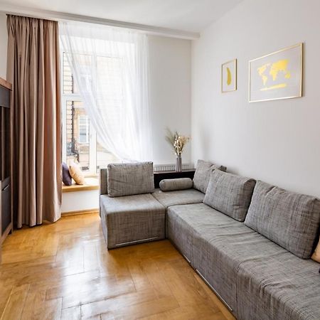 Three Bedroom Apartment On Rynok Square Lwów Zewnętrze zdjęcie