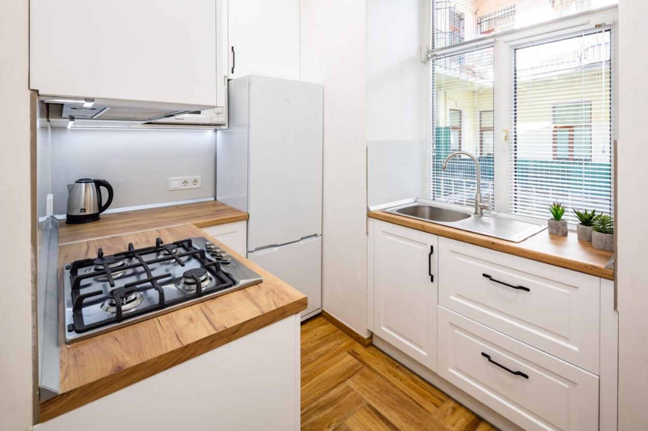 Three Bedroom Apartment On Rynok Square Lwów Zewnętrze zdjęcie