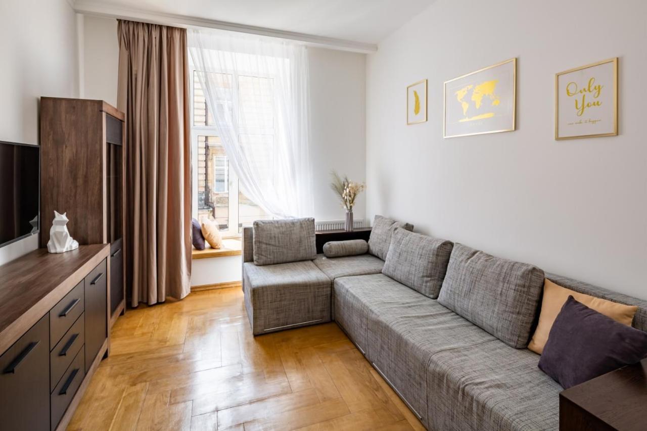 Three Bedroom Apartment On Rynok Square Lwów Zewnętrze zdjęcie